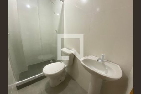 Banheiro de apartamento para alugar com 1 quarto, 33m² em Jardim Algarve, Alvorada