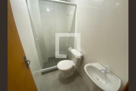 Banheiro de apartamento para alugar com 1 quarto, 33m² em Jardim Algarve, Alvorada
