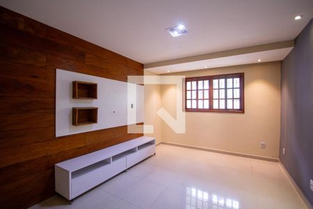 Sala de casa de condomínio para alugar com 2 quartos, 140m² em Pião, São Gonçalo