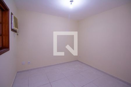 Quarto 1 de casa de condomínio para alugar com 2 quartos, 140m² em Pião, São Gonçalo