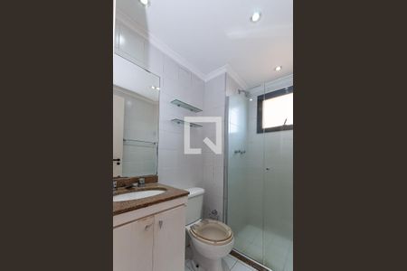 Apartamento para alugar com 60m², 2 quartos e 2 vagasBanheiro do quarto 1 Suíte