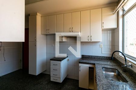 Apartamento à venda com 220m², 4 quartos e 2 vagasCozinha