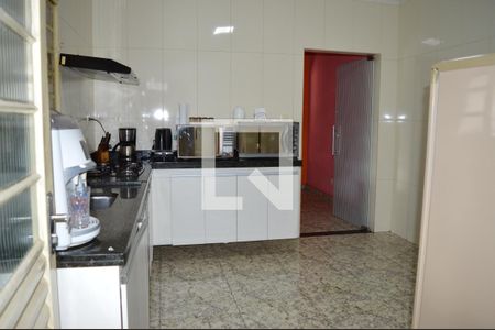 Casa à venda com 374m², 4 quartos e 10 vagasCozinha