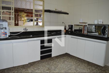 Casa à venda com 374m², 4 quartos e 10 vagasCozinha