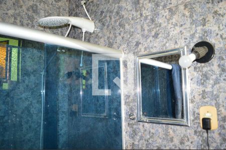 Casa à venda com 374m², 4 quartos e 10 vagasBanheiro da Suite 1