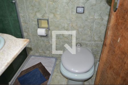 Casa à venda com 374m², 4 quartos e 10 vagasBanheiro da Suite 2