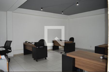 Casa à venda com 374m², 4 quartos e 10 vagasEscritório