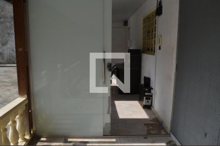 Casa à venda com 374m², 4 quartos e 10 vagasSala externa | Entrada lateral