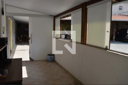 Casa à venda com 374m², 4 quartos e 10 vagasSala externa | Entrada lateral