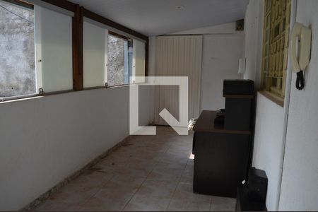 Casa à venda com 374m², 4 quartos e 10 vagasSala externa | Entrada lateral