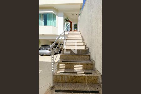 Casa à venda com 203m², 3 quartos e 4 vagasEntrada - Sala