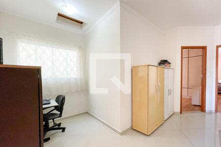 Casa à venda com 203m², 3 quartos e 4 vagasEscritório