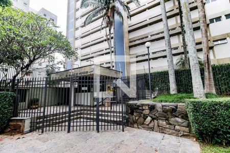 Apartamento à venda com 143m², 3 quartos e 2 vagas Apartamento à venda com 143m², 3 quartos e 2 vagasFachada e portaria