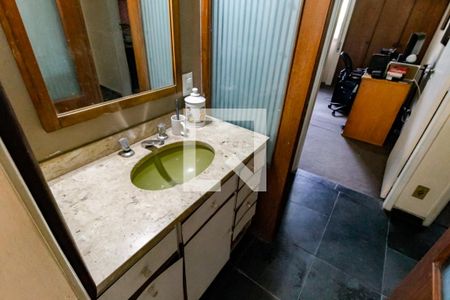 Apartamento à venda com 143m², 3 quartos e 2 vagas Apartamento à venda com 143m², 3 quartos e 2 vagasBanheiro Corredor