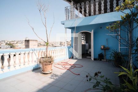 Casa à venda com 120m², 3 quartos e 2 vagas Casa à venda com 120m², 3 quartos e 2 vagasVaranda