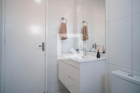 Casa à venda com 120m², 3 quartos e 2 vagas Casa à venda com 120m², 3 quartos e 2 vagasBanheiro