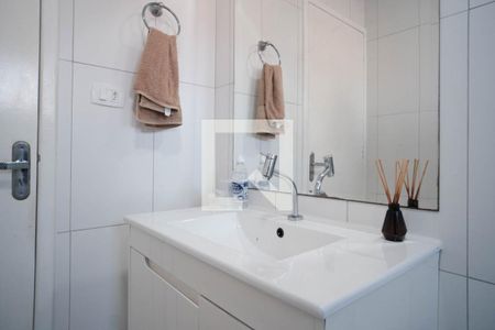 Casa à venda com 120m², 3 quartos e 2 vagas Casa à venda com 120m², 3 quartos e 2 vagasBanheiro