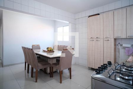 Casa à venda com 120m², 3 quartos e 2 vagas Casa à venda com 120m², 3 quartos e 2 vagasCozinha