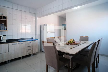 Casa à venda com 120m², 3 quartos e 2 vagas Casa à venda com 120m², 3 quartos e 2 vagasCozinha