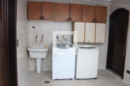 Casa à venda com 310m², 5 quartos e 9 vagasLavanderia