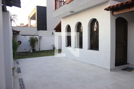 Casa à venda com 310m², 5 quartos e 9 vagasGaragem/ Quintal