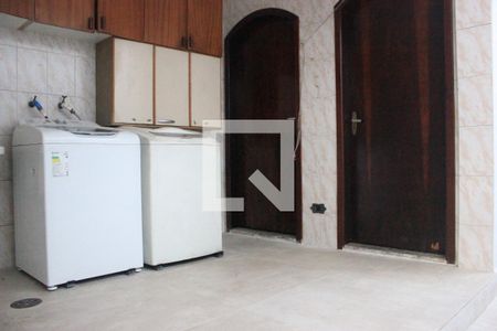 Casa à venda com 310m², 5 quartos e 9 vagasLavanderia