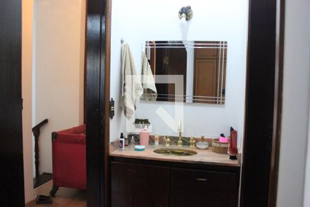 Casa à venda com 310m², 5 quartos e 9 vagasBanheiro da Suíte 2