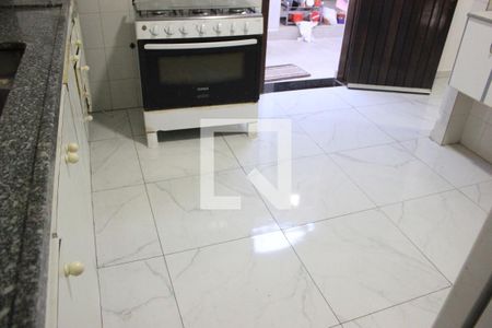 Casa à venda com 310m², 5 quartos e 9 vagasCozinha