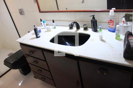 Casa à venda com 310m², 5 quartos e 9 vagasBanheiro 4