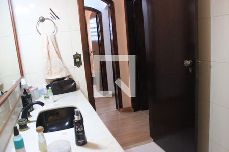 Casa à venda com 310m², 5 quartos e 9 vagasBanheiro 4