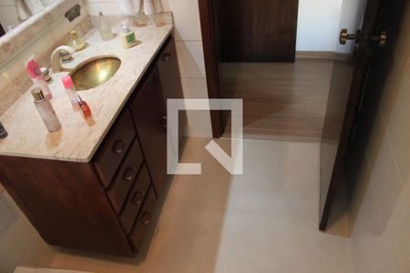 Casa à venda com 310m², 5 quartos e 9 vagasBanheiro da Suíte 1