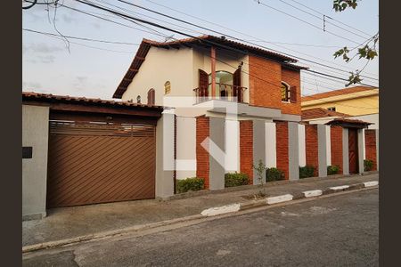 Casa à venda com 310m², 5 quartos e 9 vagasFachada do imóvel