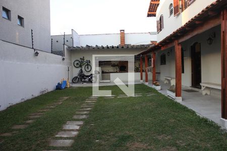 Casa à venda com 310m², 5 quartos e 9 vagasGaragem/ Quintal