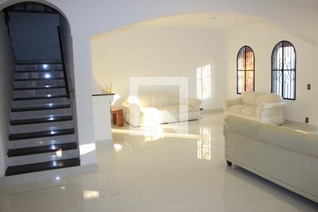 Sala de casa à venda com 5 quartos, 310m² em Vila Galvão, Guarulhos