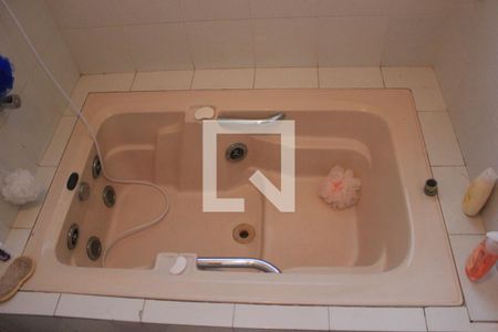 Casa à venda com 310m², 5 quartos e 9 vagasBanheiro da Suíte 2