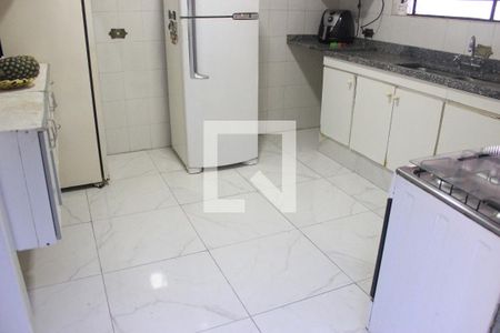 Casa à venda com 310m², 5 quartos e 9 vagasCozinha