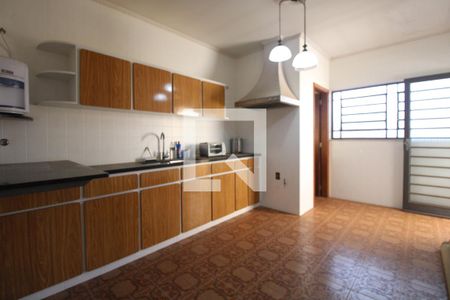 Casa à venda com 545m², 5 quartos e 4 vagasCozinha (superior)