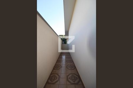 Casa à venda com 545m², 5 quartos e 4 vagasCorredor externo 2