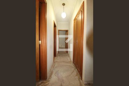 Casa à venda com 545m², 5 quartos e 4 vagasCorredor