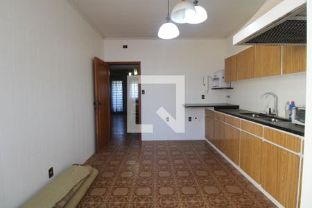 Casa à venda com 545m², 5 quartos e 4 vagasCozinha (superior)