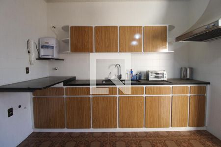 Casa à venda com 545m², 5 quartos e 4 vagasCozinha (superior)