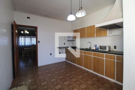 Casa à venda com 545m², 5 quartos e 4 vagasCozinha (superior)