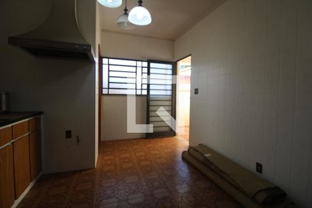 Casa à venda com 545m², 5 quartos e 4 vagasCozinha (superior)