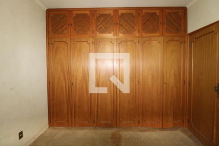 Casa à venda com 545m², 5 quartos e 4 vagasQuarto 2 