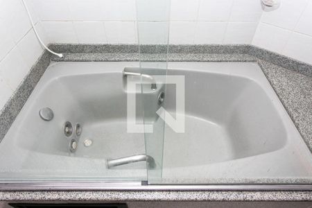 Apartamento para alugar com 170m², 4 quartos e 2 vagasBanheiro da Suíte 2 - Banheira
