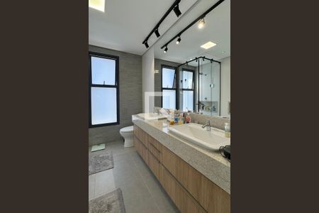 Apartamento à venda com 282m², 4 quartos e 4 vagasBanheiro da Suíte 1