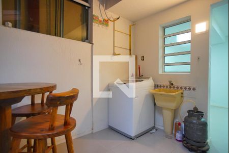 Casa à venda com 72m², 2 quartos e 1 vagaÁrea de Serviço
