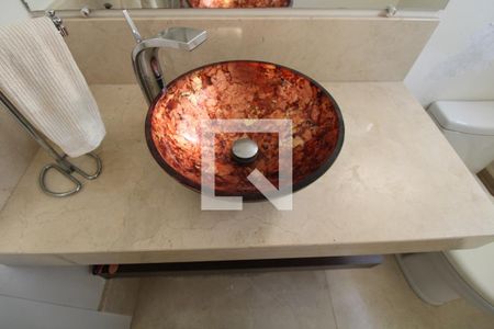 Casa de condomínio à venda com 900m², 5 quartos e 6 vagasBanheiro Social