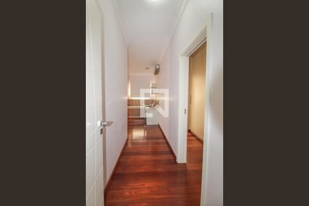 Casa de condomínio à venda com 900m², 5 quartos e 6 vagasCorredor