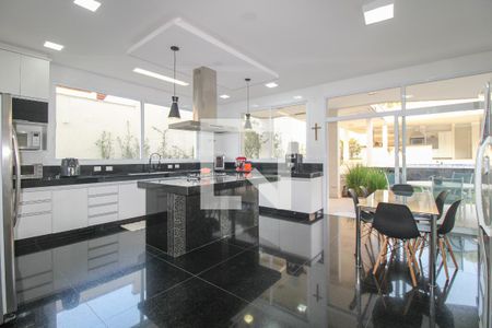 Casa de condomínio à venda com 900m², 5 quartos e 6 vagasCozinha